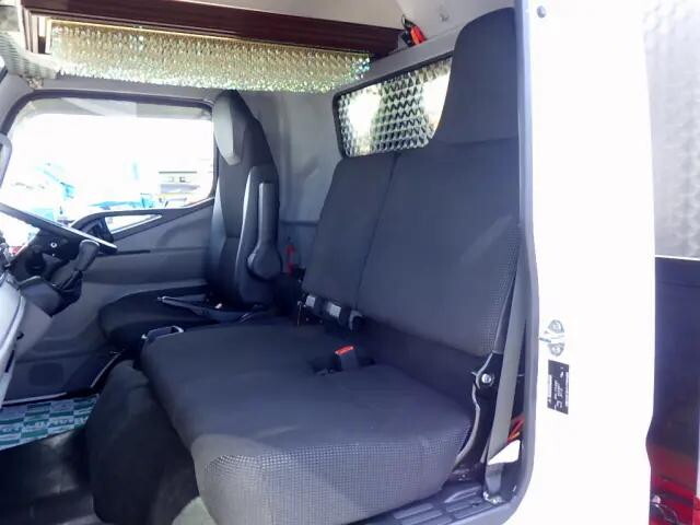 三菱ふそうキャンター平ボディ小型（2t・3t）[写真10]