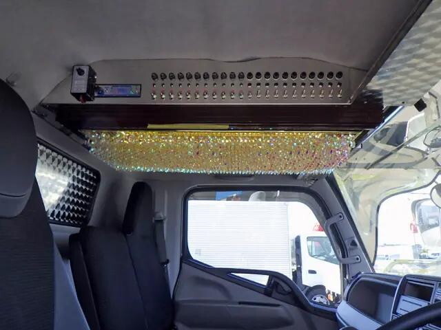 三菱ふそうキャンター平ボディ小型（2t・3t）[写真20]