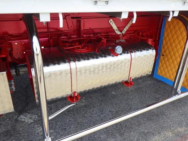 三菱ふそうキャンター平ボディ小型（2t・3t）[写真38]