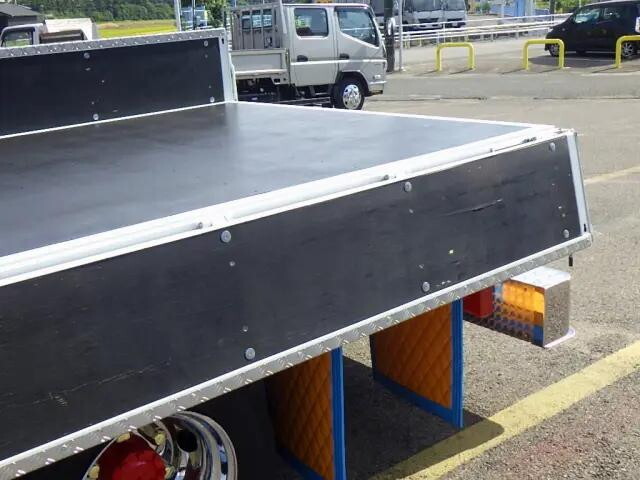 三菱ふそうキャンター平ボディ小型（2t・3t）[写真07]