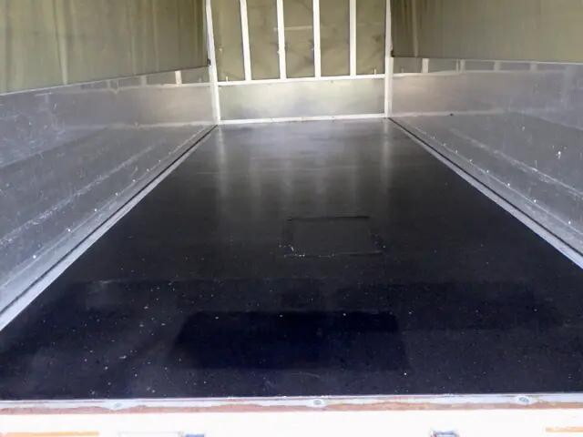 いすゞエルフカーテン車小型（2t・3t）[写真18]