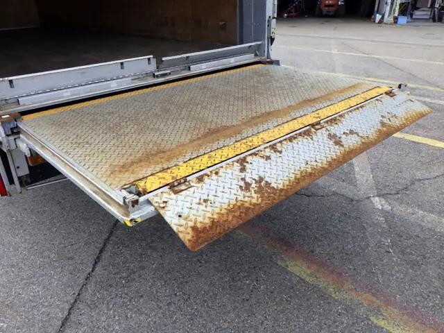 トヨタダイナアルミバン小型（2t・3t）[写真30]