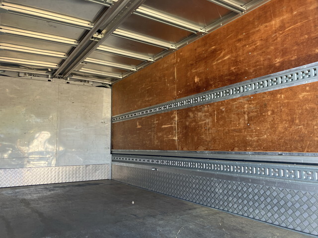 三菱ふそうキャンターアルミウイング小型（2t・3t）[写真13]