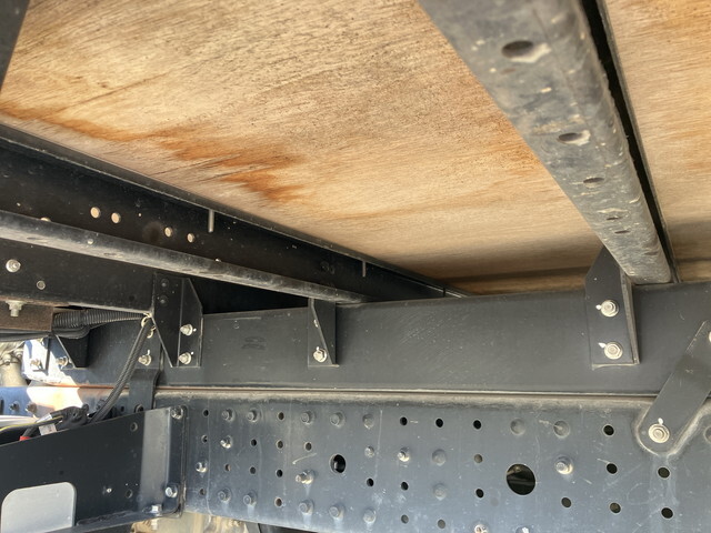 三菱ふそうキャンターアルミウイング小型（2t・3t）[写真23]