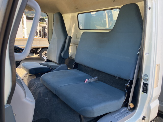 三菱ふそうキャンターアルミウイング小型（2t・3t）[写真32]