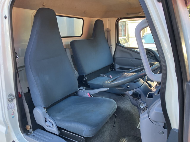 三菱ふそうキャンターアルミウイング小型（2t・3t）[写真33]