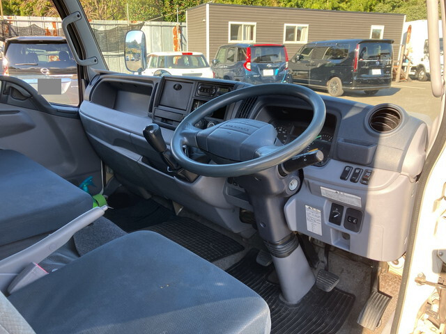 三菱ふそうキャンターアルミウイング小型（2t・3t）[写真34]