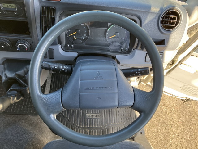 三菱ふそうキャンターアルミウイング小型（2t・3t）[写真35]