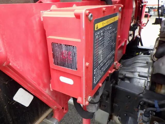 三菱ふそうキャンタークレーン3段小型（2t・3t）[写真12]