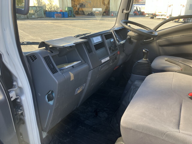 いすゞエルフアルミバン小型（2t・3t）[写真33]