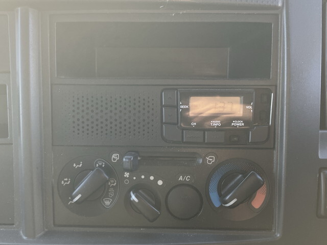 いすゞエルフアルミバン小型（2t・3t）[写真38]