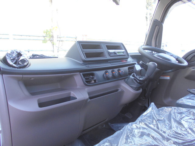 三菱ふそうキャンター平ボディ小型（2t・3t）[写真26]