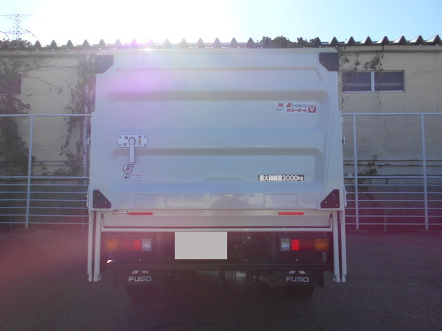 三菱ふそうキャンター平ボディ小型（2t・3t）[写真08]