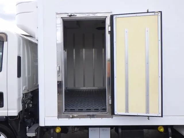 いすゞエルフ冷凍車（冷蔵車）小型（2t・3t）[写真06]
