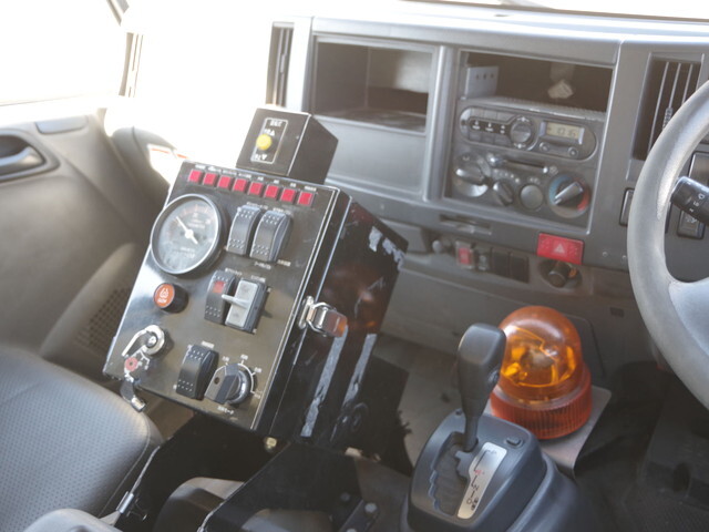 いすゞエルフ道路作業車小型（2t・3t）[写真30]