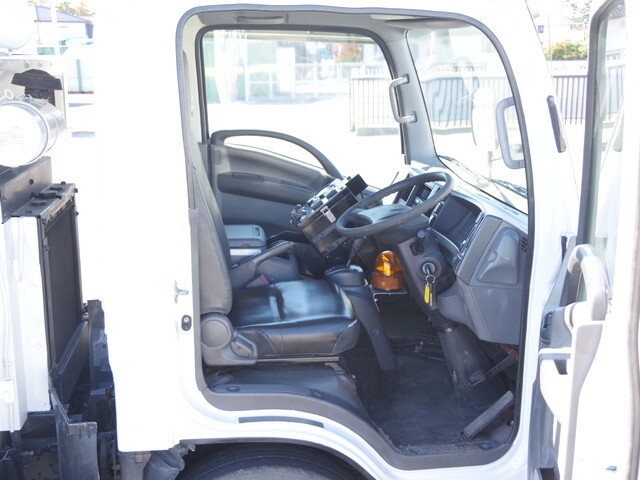 いすゞエルフ道路作業車小型（2t・3t）[写真33]