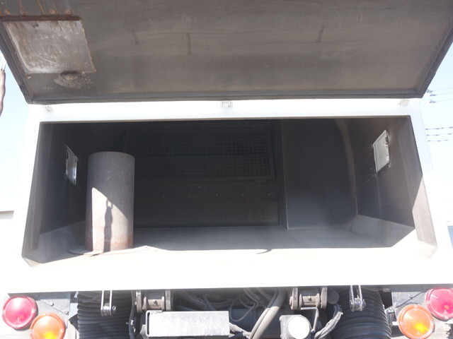 いすゞエルフ道路作業車小型（2t・3t）[写真09]