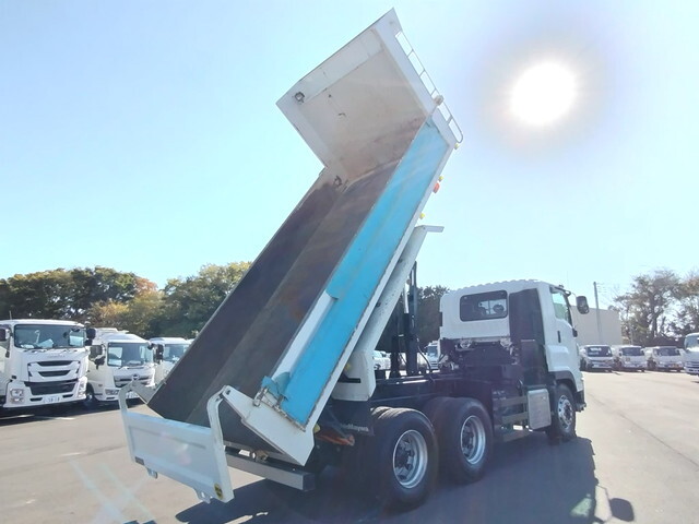 いすゞギガダンプ大型（10t）[写真02]