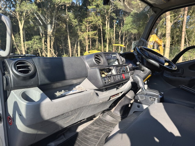 日野デュトロパネルバン小型（2t・3t）[写真24]