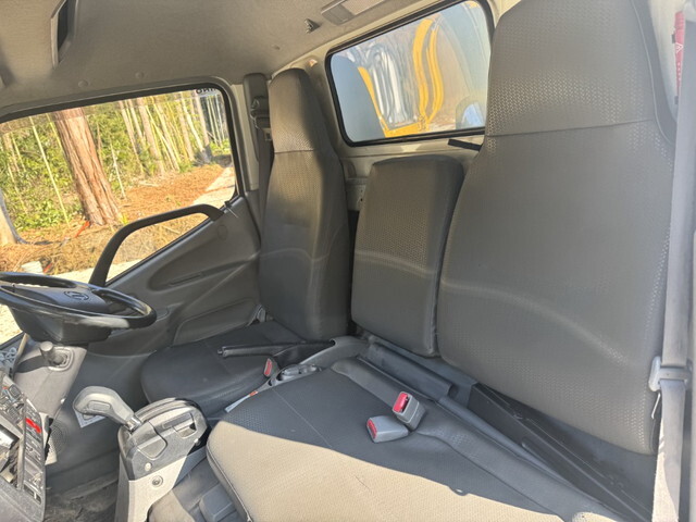 日野デュトロパネルバン小型（2t・3t）[写真25]