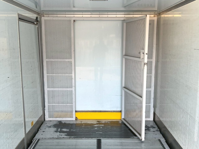 いすゞエルフ保冷バン小型（2t・3t）[写真12]