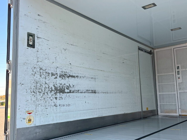 いすゞエルフ保冷バン小型（2t・3t）[写真14]