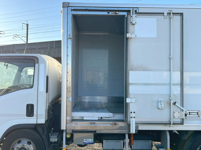 いすゞエルフ保冷バン小型（2t・3t）[写真21]