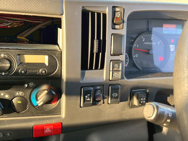 いすゞエルフ保冷バン小型（2t・3t）[写真26]