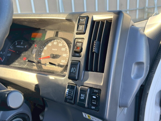 いすゞエルフ保冷バン小型（2t・3t）[写真30]