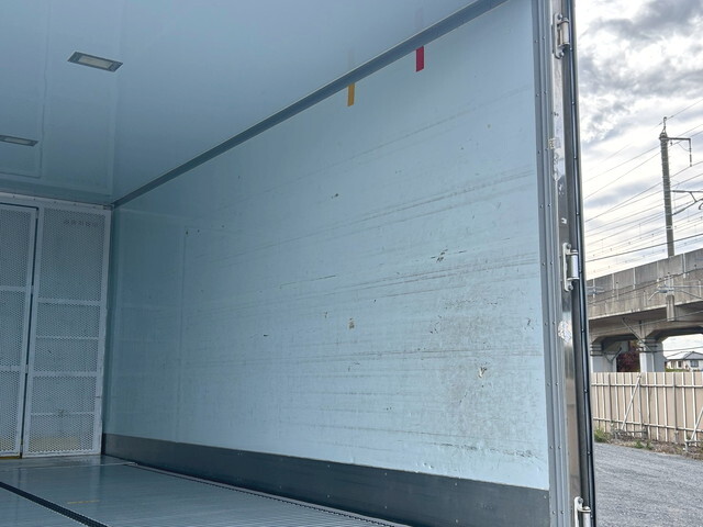 いすゞエルフ保冷バン小型（2t・3t）[写真11]