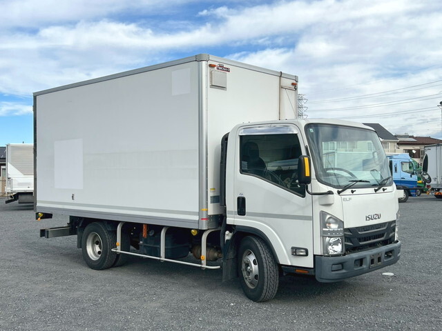 いすゞエルフ保冷バン小型（2t・3t）[写真03]