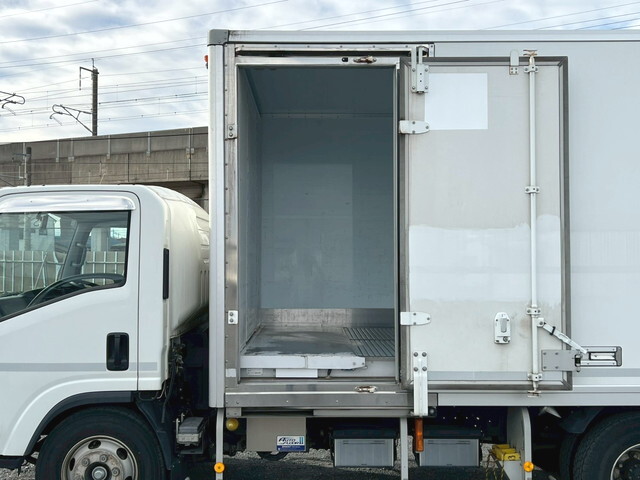 いすゞエルフ保冷バン小型（2t・3t）[写真30]