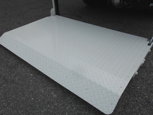 三菱ふそうキャンター平ボディ小型（2t・3t）[写真10]