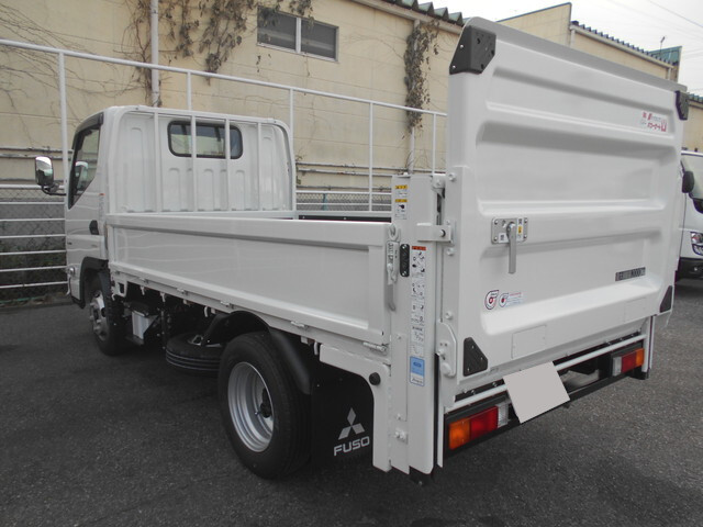三菱ふそうキャンター平ボディ小型（2t・3t）[写真02]