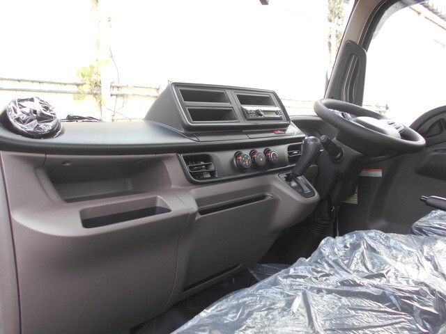 三菱ふそうキャンター平ボディ小型（2t・3t）[写真26]