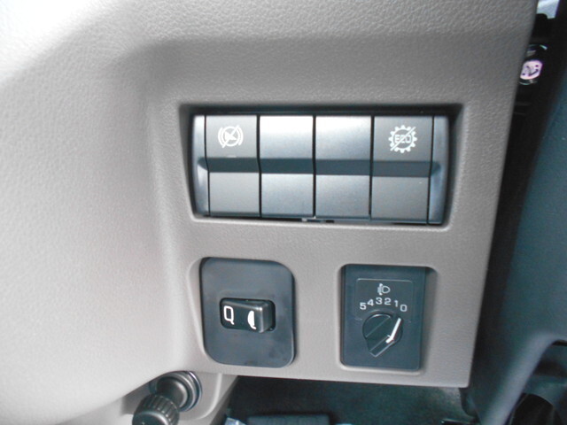 三菱ふそうキャンター平ボディ小型（2t・3t）[写真34]