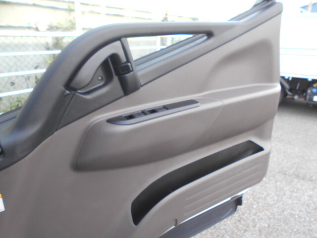 三菱ふそうキャンター平ボディ小型（2t・3t）[写真38]