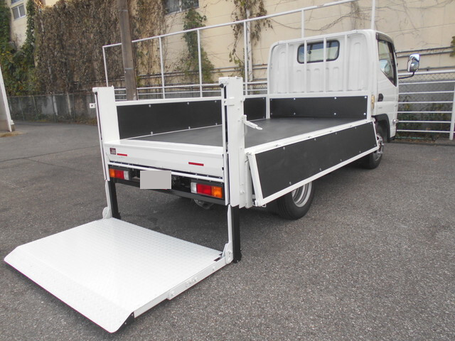三菱ふそうキャンター平ボディ小型（2t・3t）[写真07]