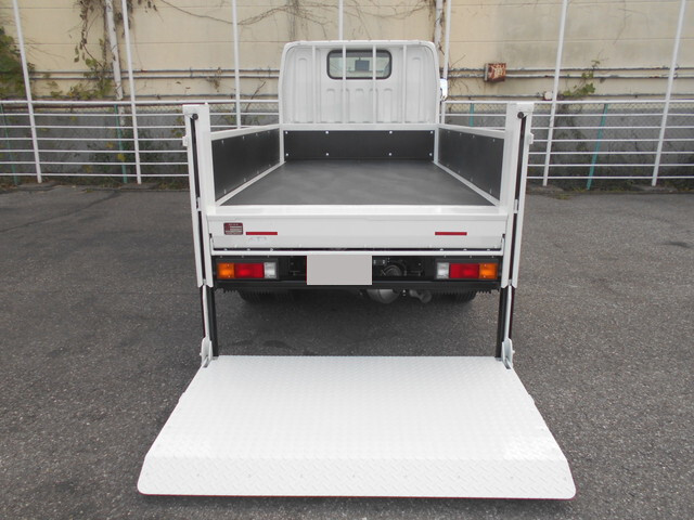 三菱ふそうキャンター平ボディ小型（2t・3t）[写真08]