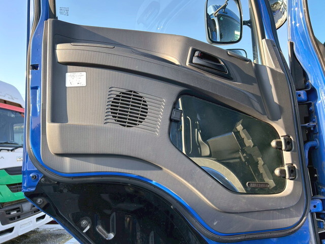 いすゞギガトレーラーヘッド（トラクターヘッド）大型（10t）[写真12]