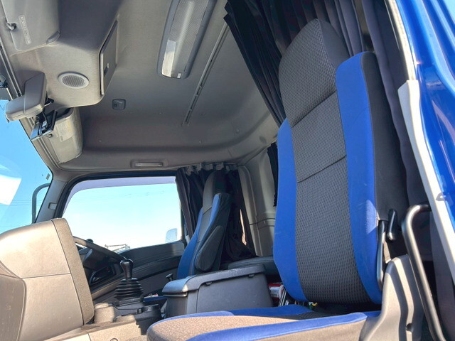 いすゞギガトレーラーヘッド（トラクターヘッド）大型（10t）[写真15]