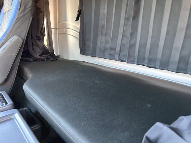 いすゞギガトレーラーヘッド（トラクターヘッド）大型（10t）[写真19]