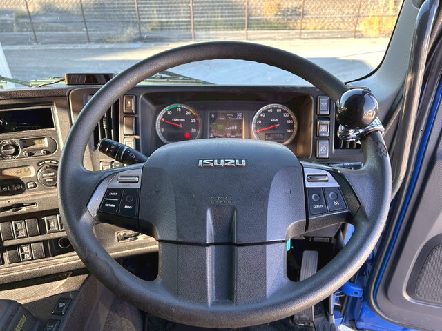 いすゞギガトレーラーヘッド（トラクターヘッド）大型（10t）[写真20]