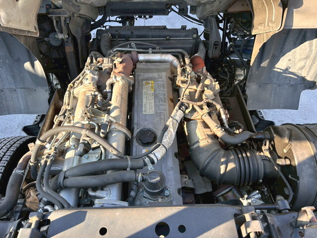 いすゞギガトレーラーヘッド（トラクターヘッド）大型（10t）[写真25]
