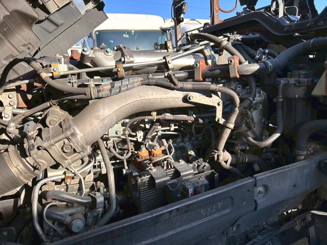 いすゞギガトレーラーヘッド（トラクターヘッド）大型（10t）[写真26]