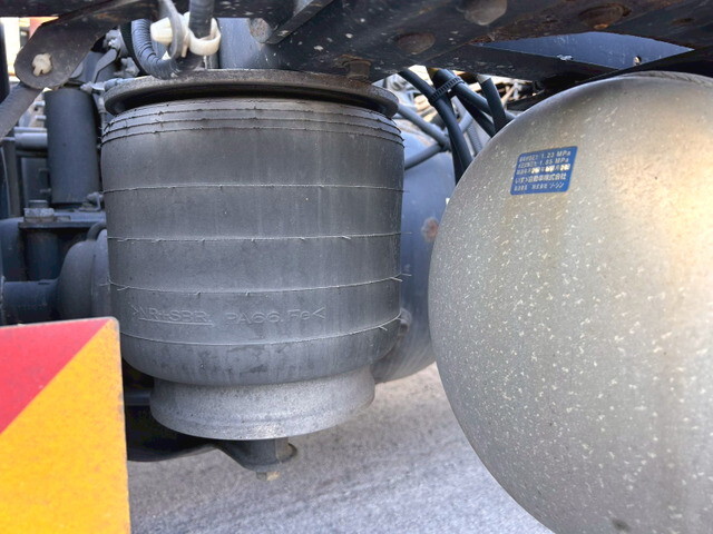 いすゞギガトレーラーヘッド（トラクターヘッド）大型（10t）[写真36]