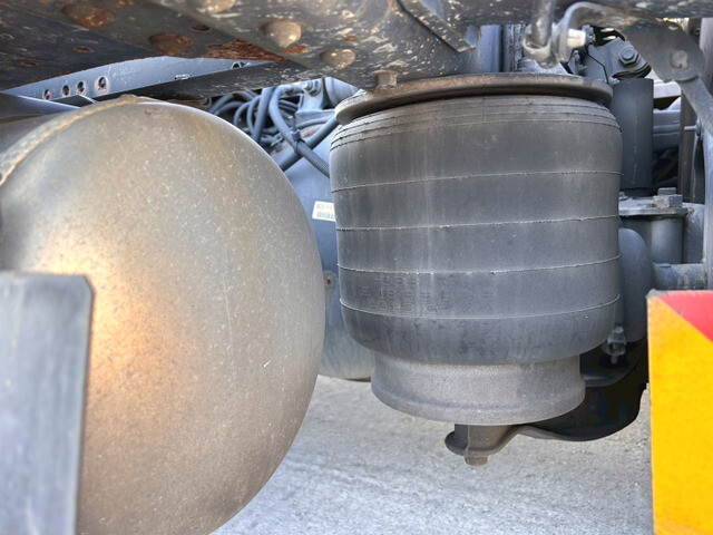 いすゞギガトレーラーヘッド（トラクターヘッド）大型（10t）[写真37]