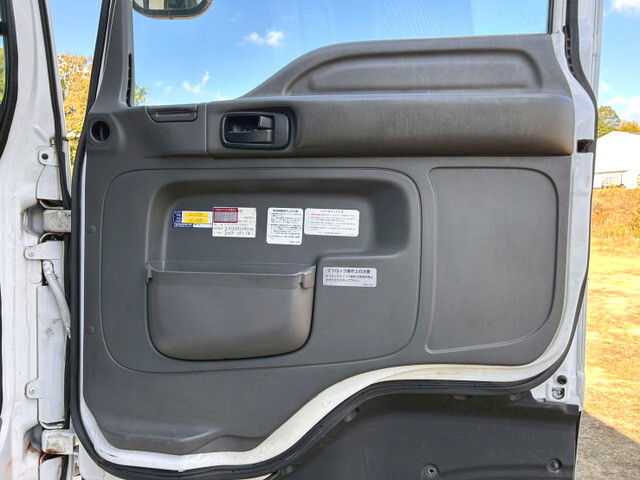 いすゞギガアルミウイング大型（10t）[写真21]