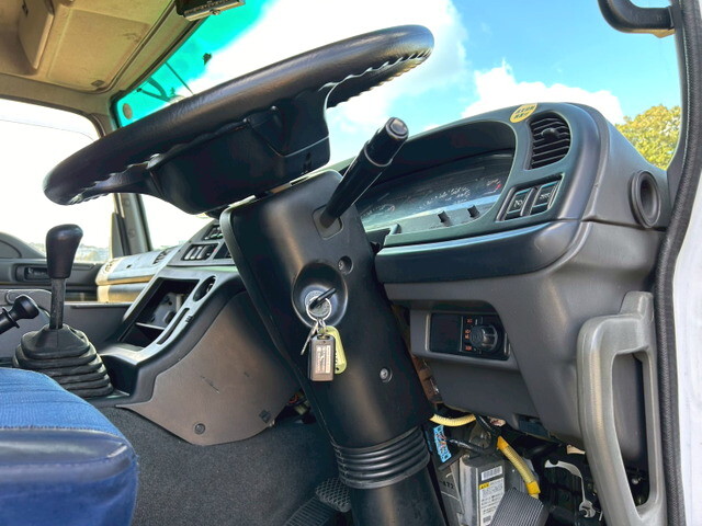 いすゞギガアルミウイング大型（10t）[写真22]