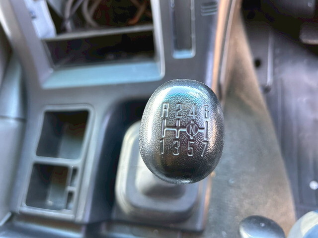 いすゞギガアルミウイング大型（10t）[写真31]